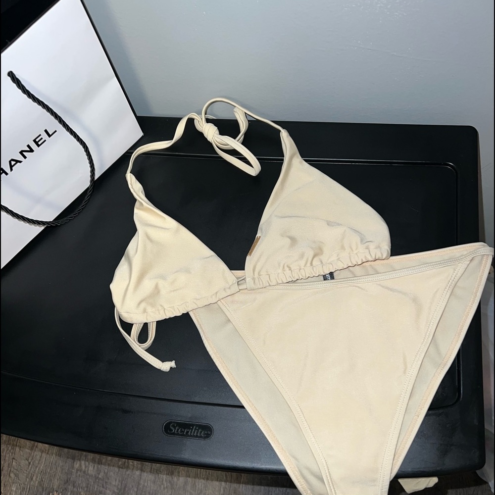 PRETTY LITTLE THING “Stone” 2-piece bikini